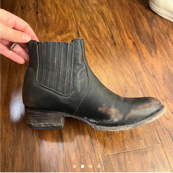 Freebird by Steve Madden Designer Chelsea Boots - Picture 2 of 4